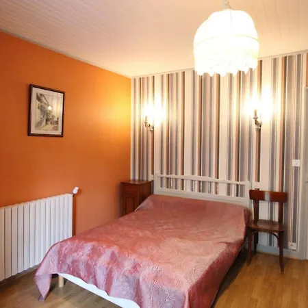 Maison De Caractere, Jardin Clos, Animaux Acceptes, Proche Volcans - Fr-1-742-576