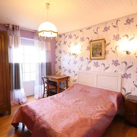 Holiday home Maison De Caractere, Jardin Clos, Animaux Acceptes, Proche Volcans - Fr-1-742-576 *