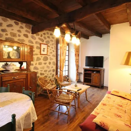 Maison De Caractere, Jardin Clos, Animaux Acceptes, Proche Volcans - Fr-1-742-576 *