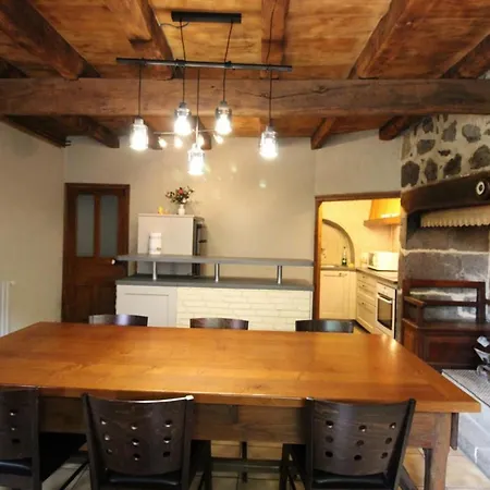 Holiday home Maison De Caractere, Jardin Clos, Animaux Acceptes, Proche Volcans - Fr-1-742-576 *